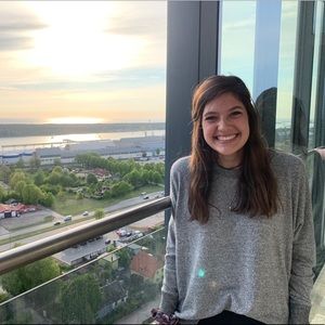 Meet your Posher, Emily